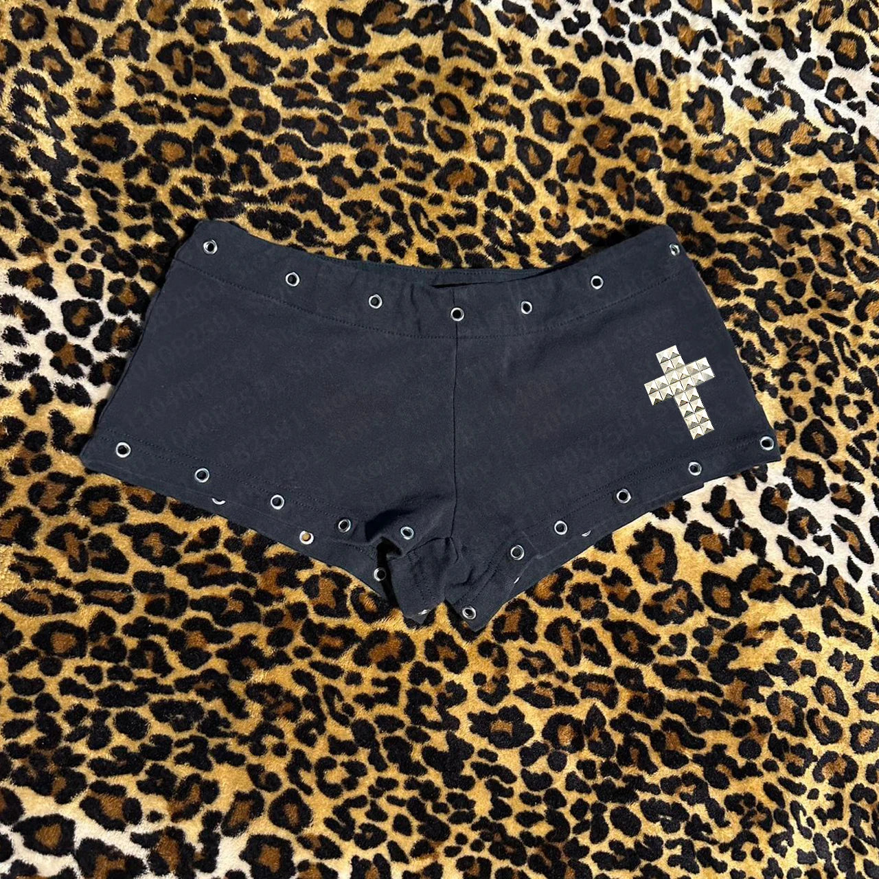 Gothic Grunge American Fashion Y2K Shorts Rivet Design Hip Hop Shorts Street Wear Punk Hot Pants Unique Retro Pants Emo punk