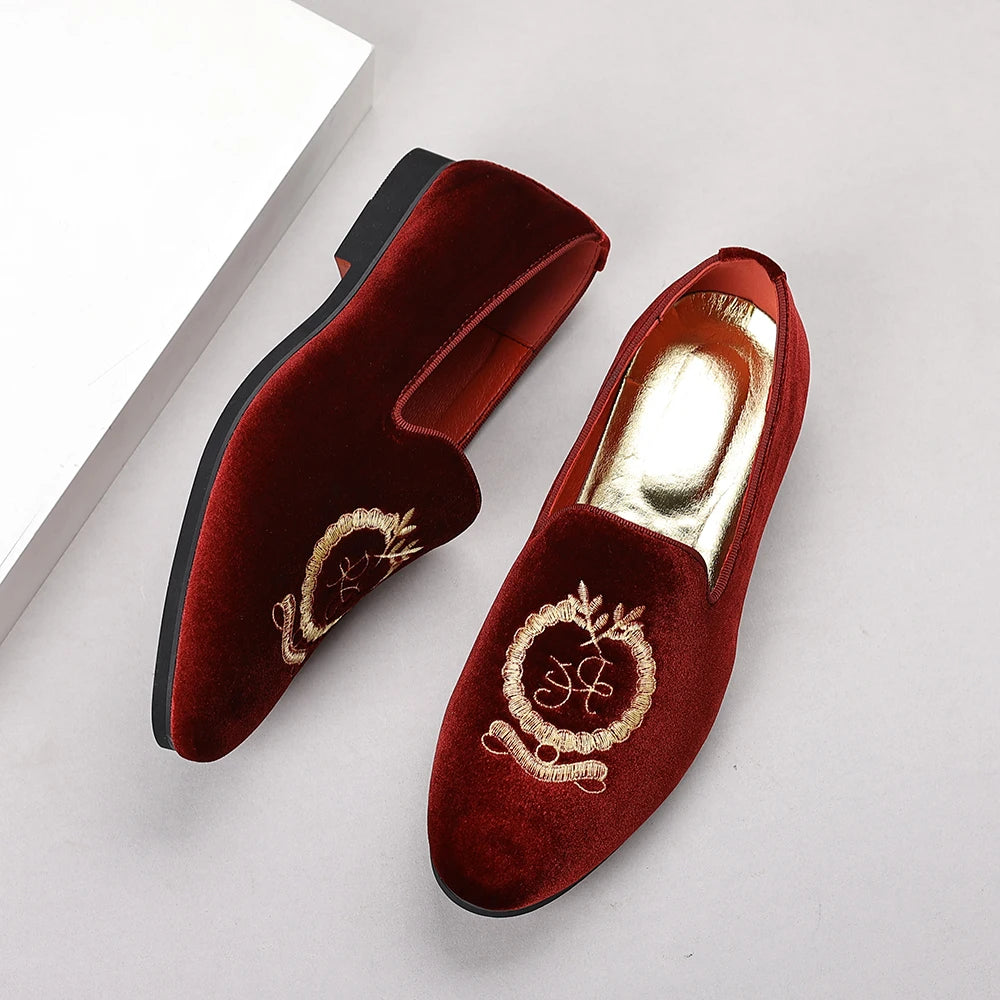 Men's Leather Shoes Velvet Embroidery Pointed Dress Shoes Men's Business Shoes Soft Soled Loafers Casual Flat Shoes