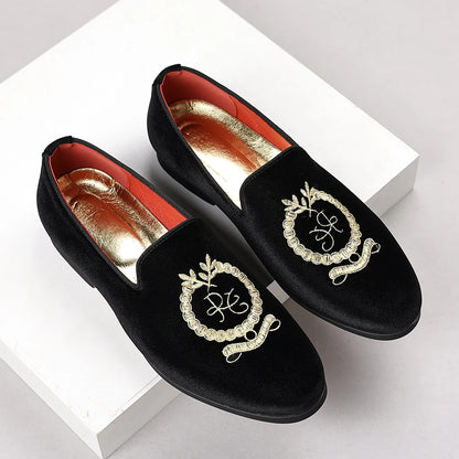 Men's Leather Shoes Velvet Embroidery Pointed Dress Shoes Men's Business Shoes Soft Soled Loafers Casual Flat Shoes