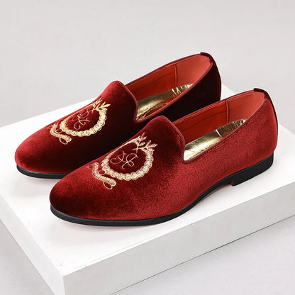 Men's Leather Shoes Velvet Embroidery Pointed Dress Shoes Men's Business Shoes Soft Soled Loafers Casual Flat Shoes