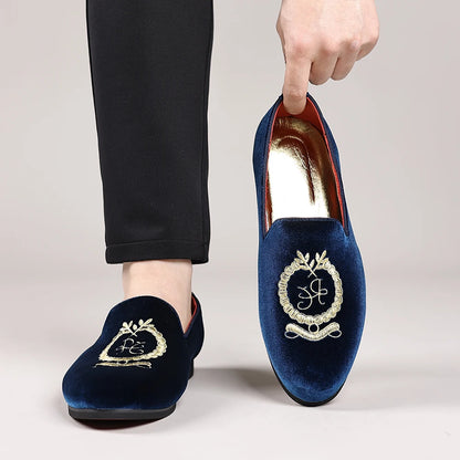 Men's Leather Shoes Velvet Embroidery Pointed Dress Shoes Men's Business Shoes Soft Soled Loafers Casual Flat Shoes