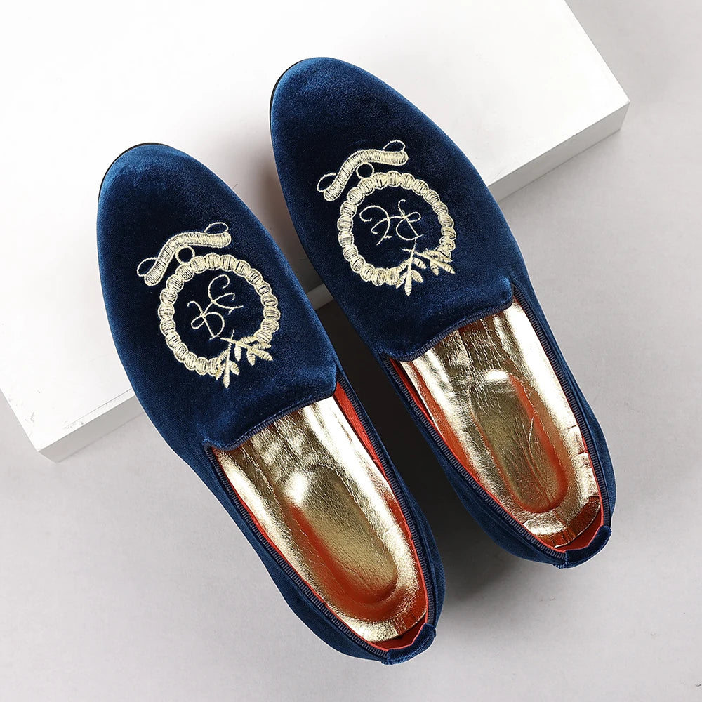 Men's Leather Shoes Velvet Embroidery Pointed Dress Shoes Men's Business Shoes Soft Soled Loafers Casual Flat Shoes