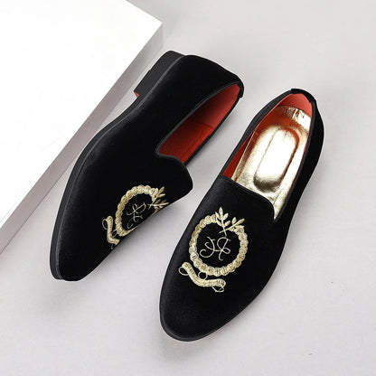 Men's Leather Shoes Velvet Embroidery Pointed Dress Shoes Men's Business Shoes Soft Soled Loafers Casual Flat Shoes