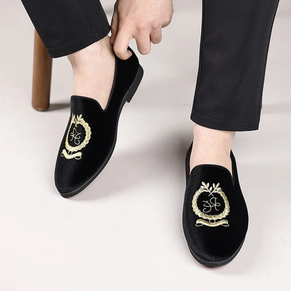 Men's Leather Shoes Velvet Embroidery Pointed Dress Shoes Men's Business Shoes Soft Soled Loafers Casual Flat Shoes