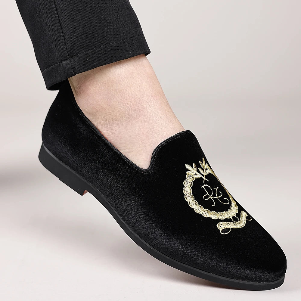 Men's Leather Shoes Velvet Embroidery Pointed Dress Shoes Men's Business Shoes Soft Soled Loafers Casual Flat Shoes
