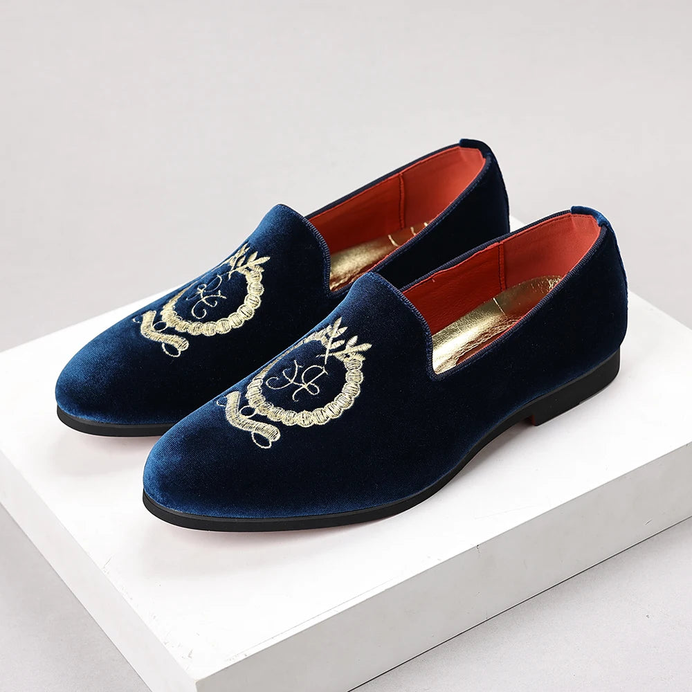 Men's Leather Shoes Velvet Embroidery Pointed Dress Shoes Men's Business Shoes Soft Soled Loafers Casual Flat Shoes