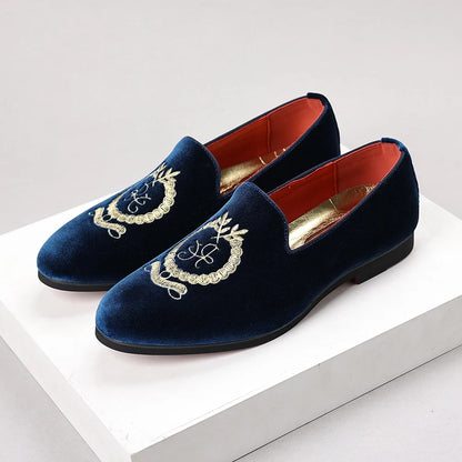 Men's Leather Shoes Velvet Embroidery Pointed Dress Shoes Men's Business Shoes Soft Soled Loafers Casual Flat Shoes