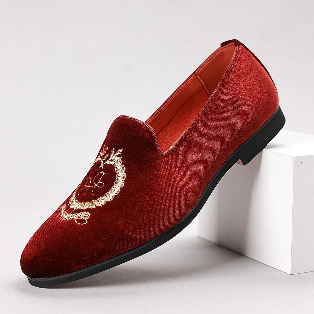 Men's Leather Shoes Velvet Embroidery Pointed Dress Shoes Men's Business Shoes Soft Soled Loafers Casual Flat Shoes