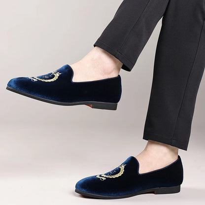 Men's Leather Shoes Velvet Embroidery Pointed Dress Shoes Men's Business Shoes Soft Soled Loafers Casual Flat Shoes
