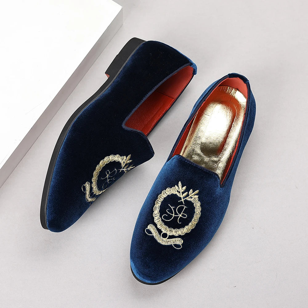 Men's Leather Shoes Velvet Embroidery Pointed Dress Shoes Men's Business Shoes Soft Soled Loafers Casual Flat Shoes