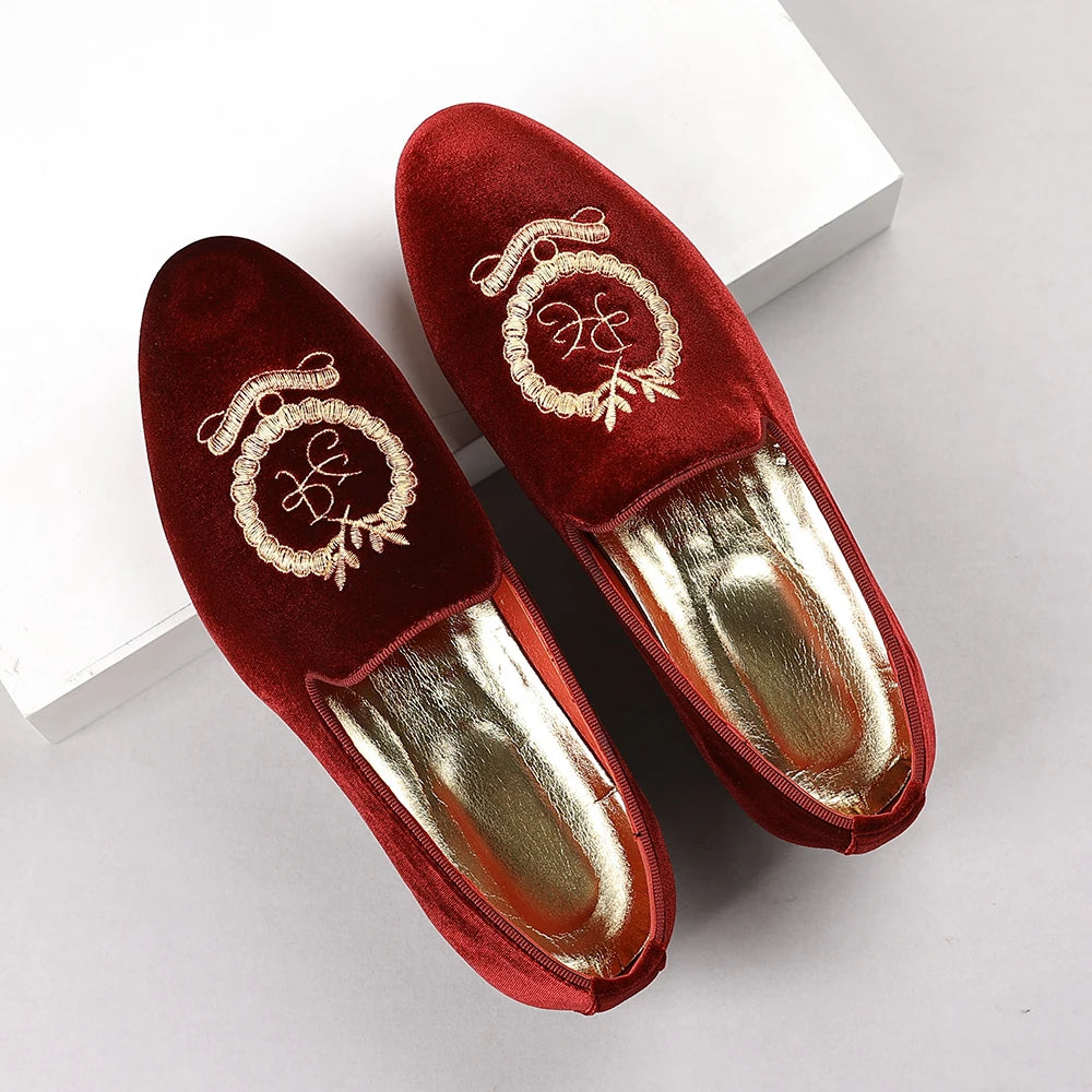 Men's Leather Shoes Velvet Embroidery Pointed Dress Shoes Men's Business Shoes Soft Soled Loafers Casual Flat Shoes