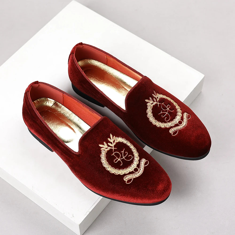 Men's Leather Shoes Velvet Embroidery Pointed Dress Shoes Men's Business Shoes Soft Soled Loafers Casual Flat Shoes