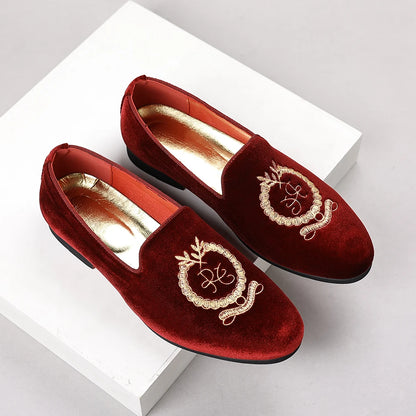 Men's Leather Shoes Velvet Embroidery Pointed Dress Shoes Men's Business Shoes Soft Soled Loafers Casual Flat Shoes