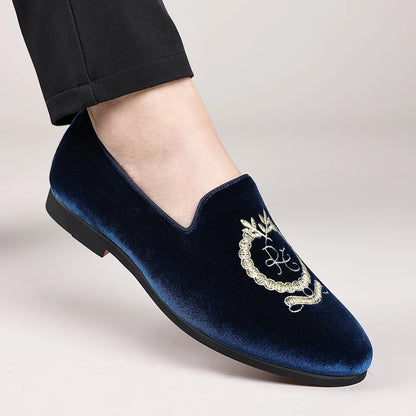 Men's Leather Shoes Velvet Embroidery Pointed Dress Shoes Men's Business Shoes Soft Soled Loafers Casual Flat Shoes