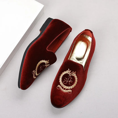 Men's Leather Shoes Velvet Embroidery Pointed Dress Shoes Men's Business Shoes Soft Soled Loafers Casual Flat Shoes
