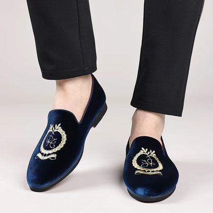 Men's Leather Shoes Velvet Embroidery Pointed Dress Shoes Men's Business Shoes Soft Soled Loafers Casual Flat Shoes