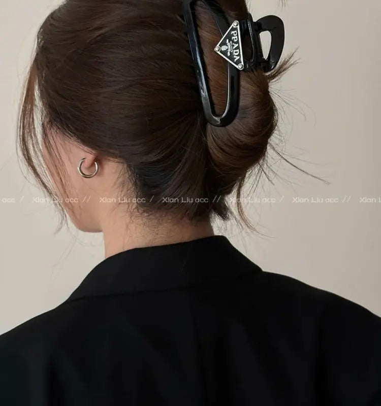 1/2pcs jelly colored injection molded clip, suitable for women's new high-end style, large board hair clip, shark clip hair clip