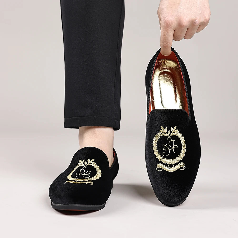 Men's Leather Shoes Velvet Embroidery Pointed Dress Shoes Men's Business Shoes Soft Soled Loafers Casual Flat Shoes