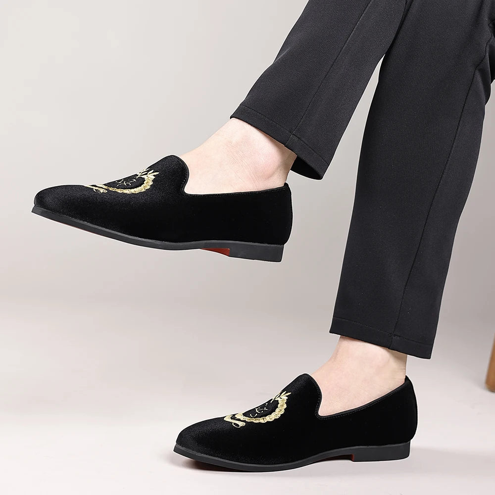 Men's Leather Shoes Velvet Embroidery Pointed Dress Shoes Men's Business Shoes Soft Soled Loafers Casual Flat Shoes